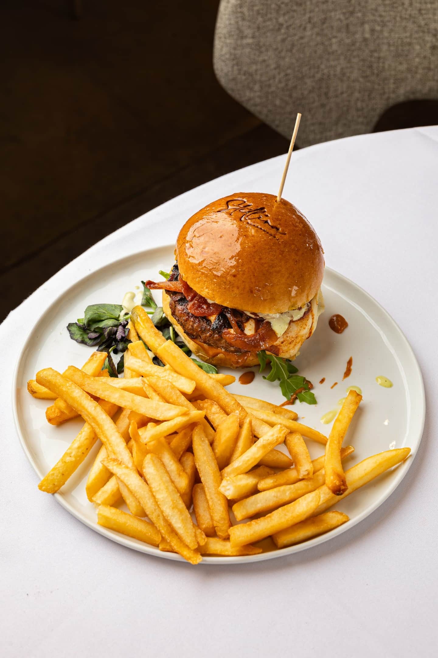 Stellina burger with fries